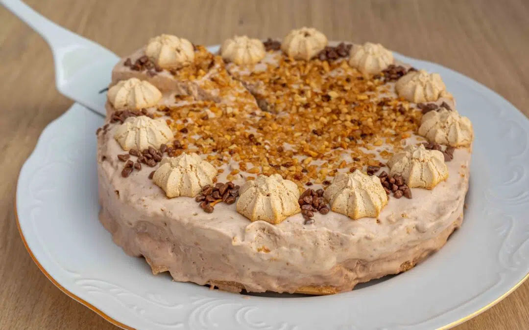 IJstaart met chocoladesaus, voor een feestelijk toetje