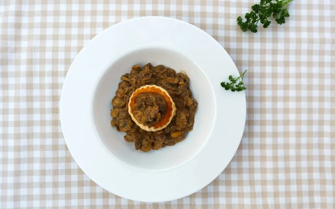 Feestelijk pasteitje gevuld met duif